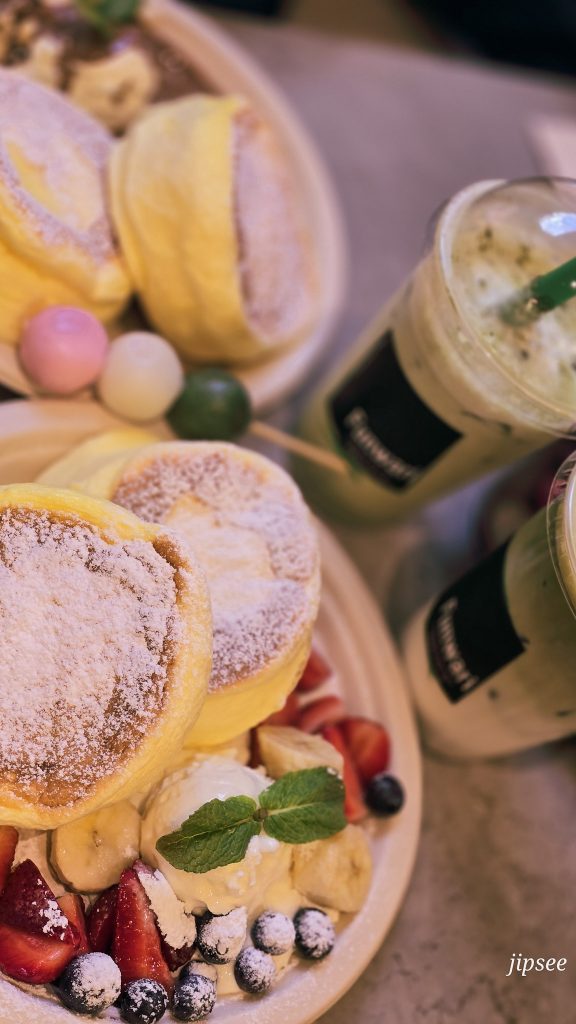 fluffy pancakes aux fruits et aux chocolats mochis matcha