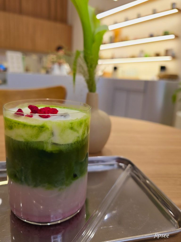 matcha-chocolat-blanc fraise au jun matcha bar de prague
