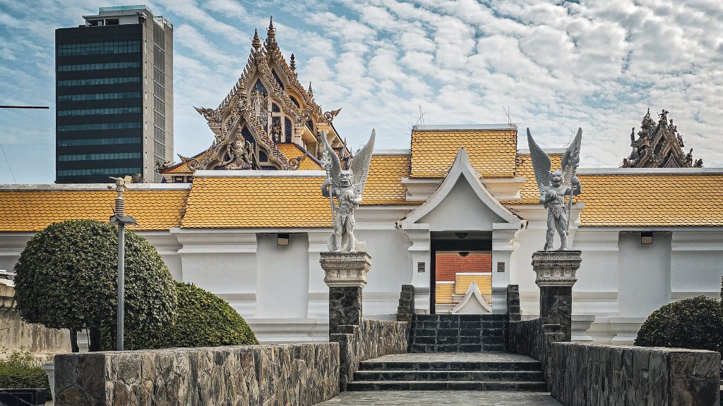 entree du temple wat pariwat bangkok