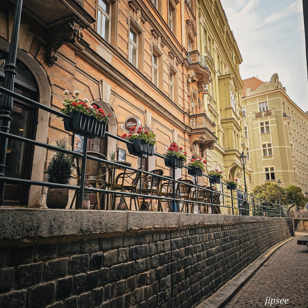 terrasse fleurie du quartier juif de prague