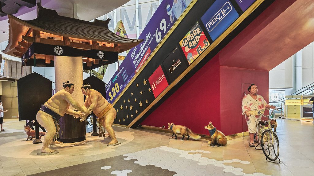 summo pres d'un escalator terminal 21 bangkok etage japon