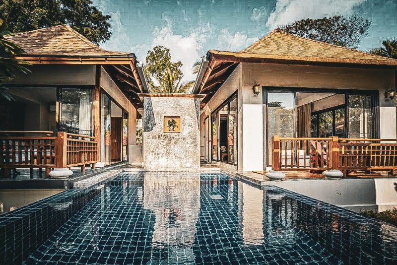 vue de la piscine privee d'une villa 2 chambre au briza beach resort de koh samui