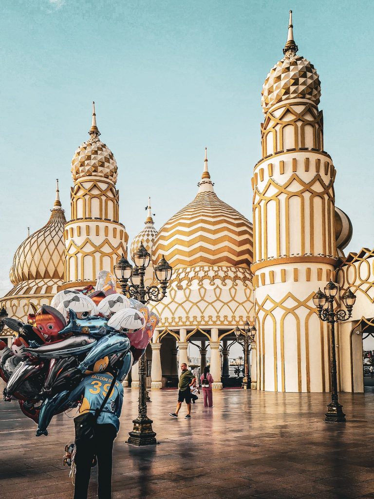 vendeur de ballons pour enfants a global village dubai