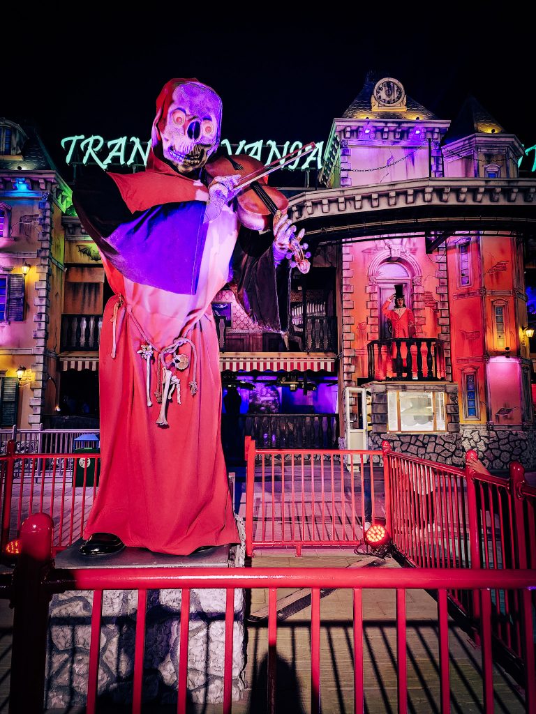 maison fantome du parc d'attraction global village