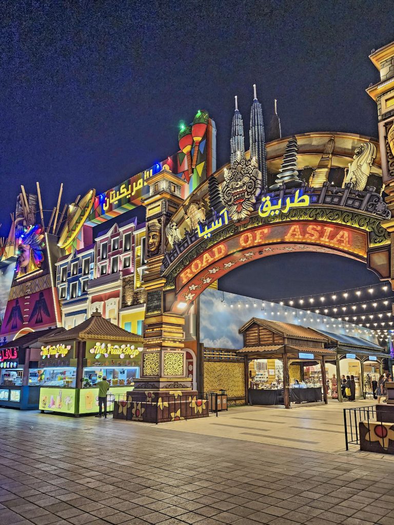 entree du pavillon asie de global village dubai