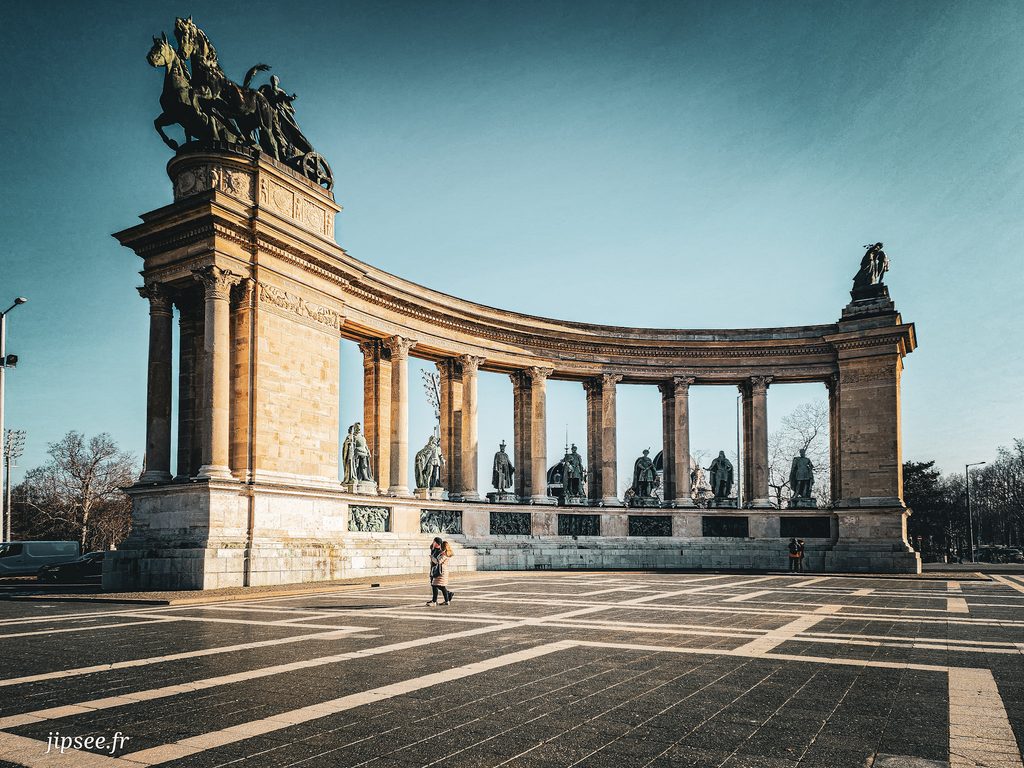 Hősök tere la place des heros au peti matin a budapest