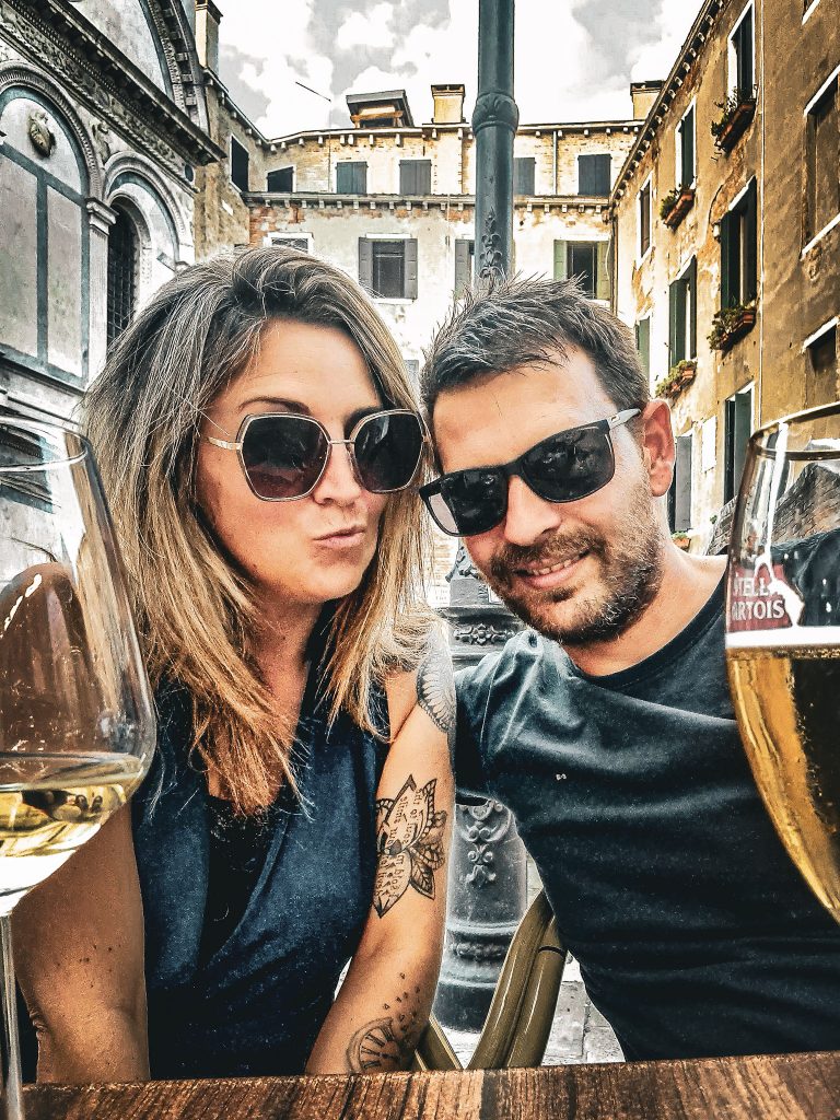 couple prenant un aperitivo a venise
