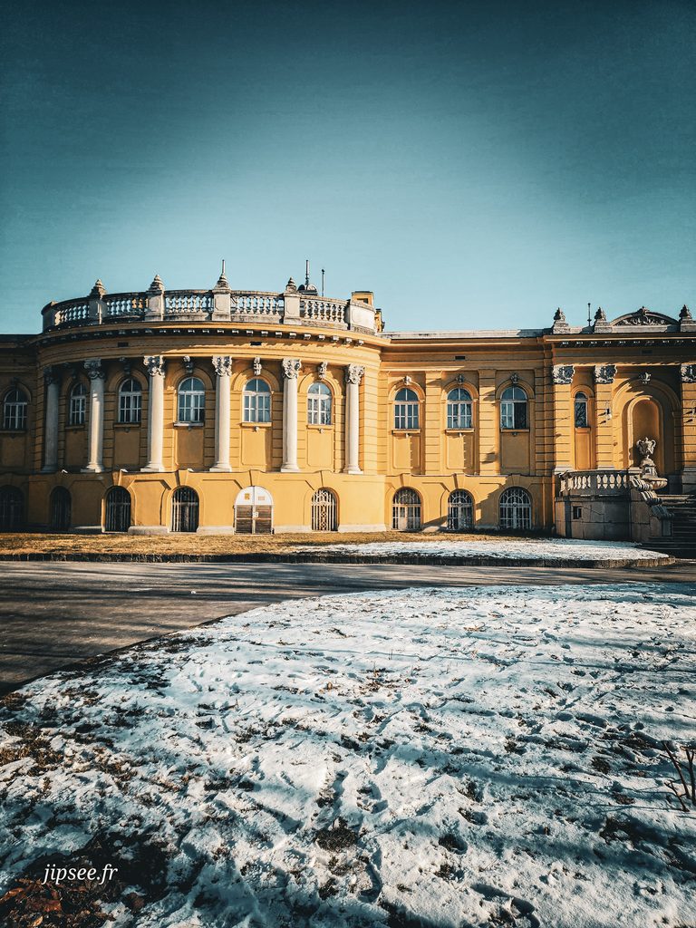 archiecture baroque exterieure des bains Széchenyi de budapest