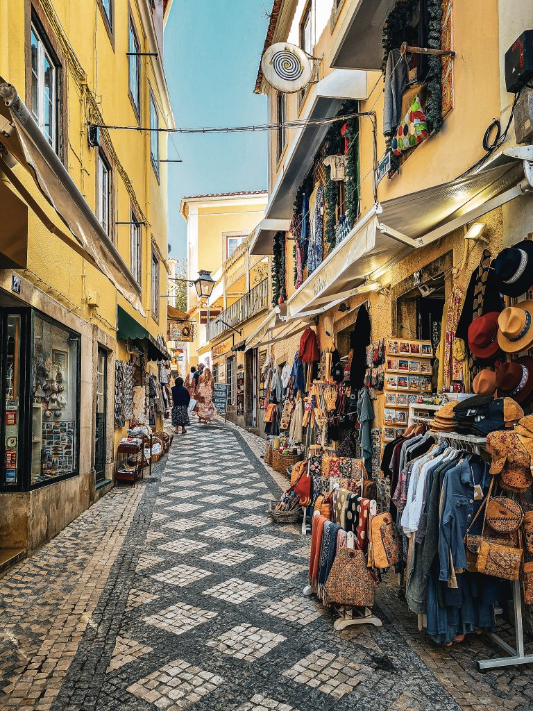 rue commercante et boutique de souvenir de sintra