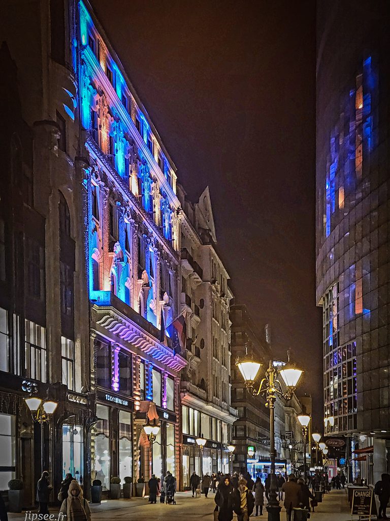 fashion street de budapest illuminée