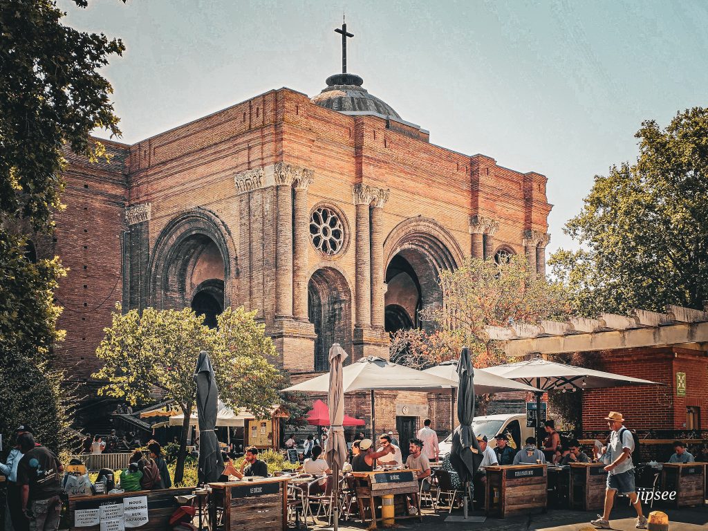 eglise saint aubin a toulouse un jour de marché