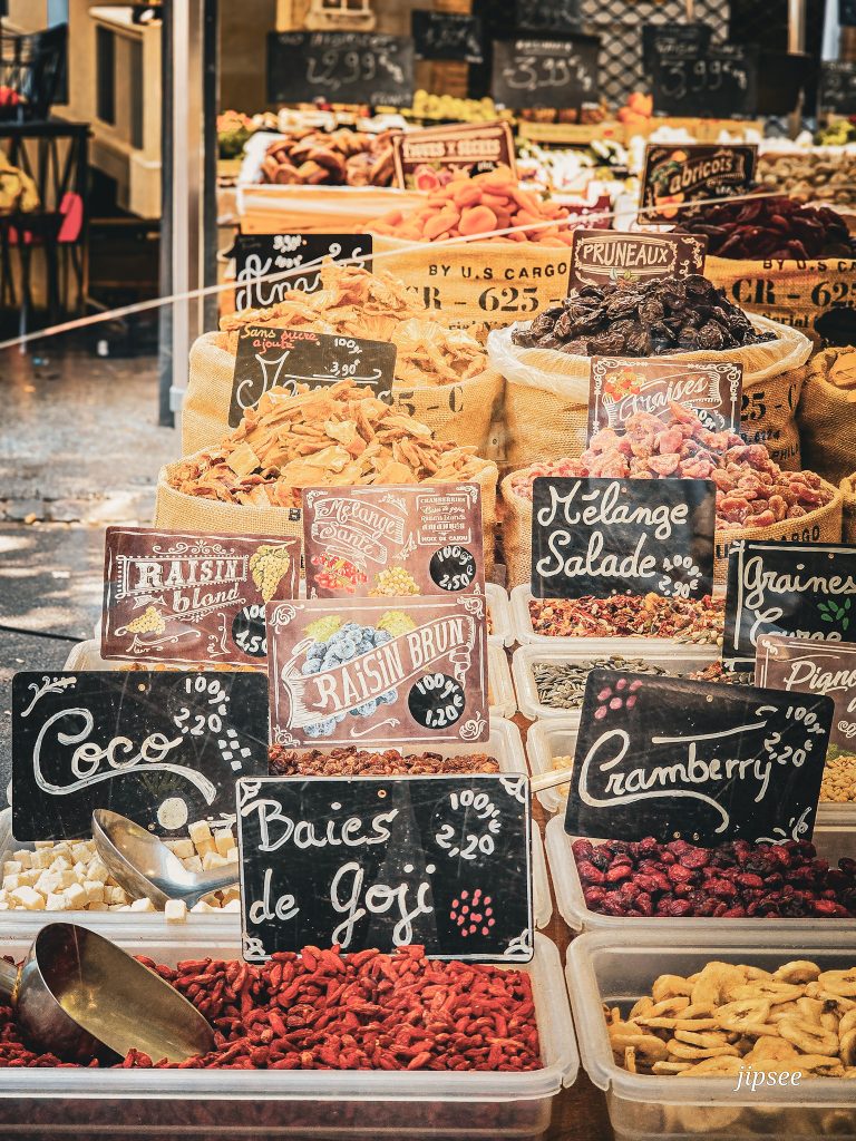 etal de graines chips et epices au marche saitn aubin