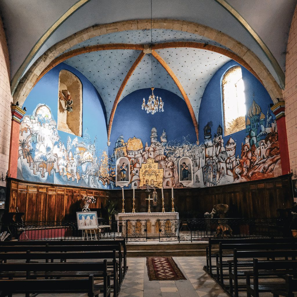 fresque interieure au dessus de l'autel de l'eglise de carla bayle