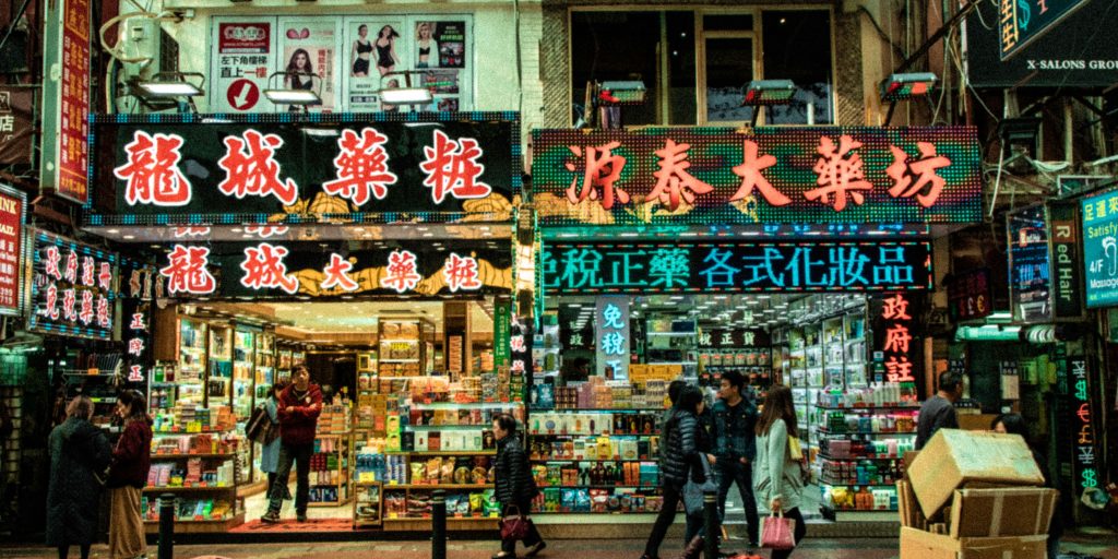 ensignes lumineuses des boutiques traditionnelles de hong kong