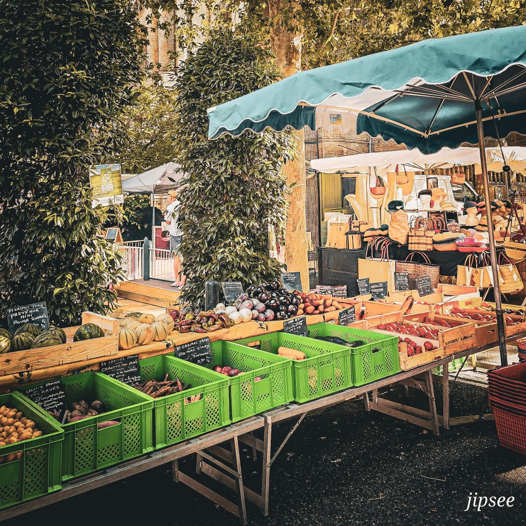 stand de fruits et legumes bio a toulouse au marche saint aubin