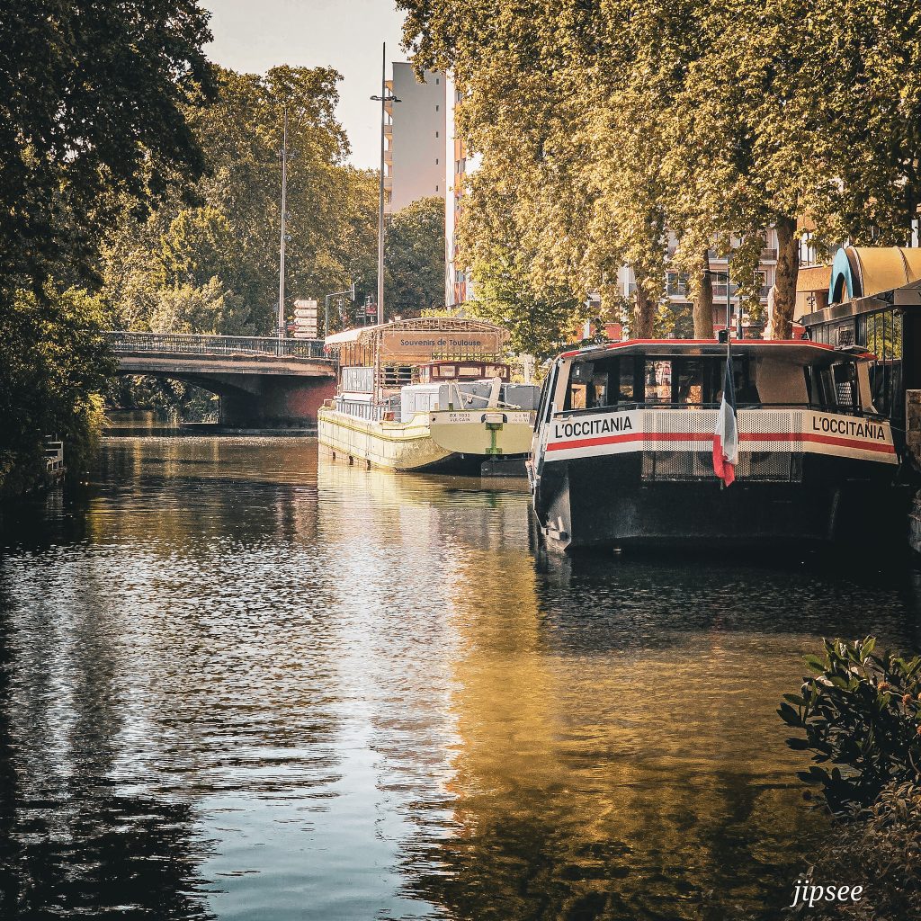 peniche sur le canal du midi a toulouse