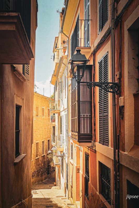 ruelle typique du centre ville de palma de majorque