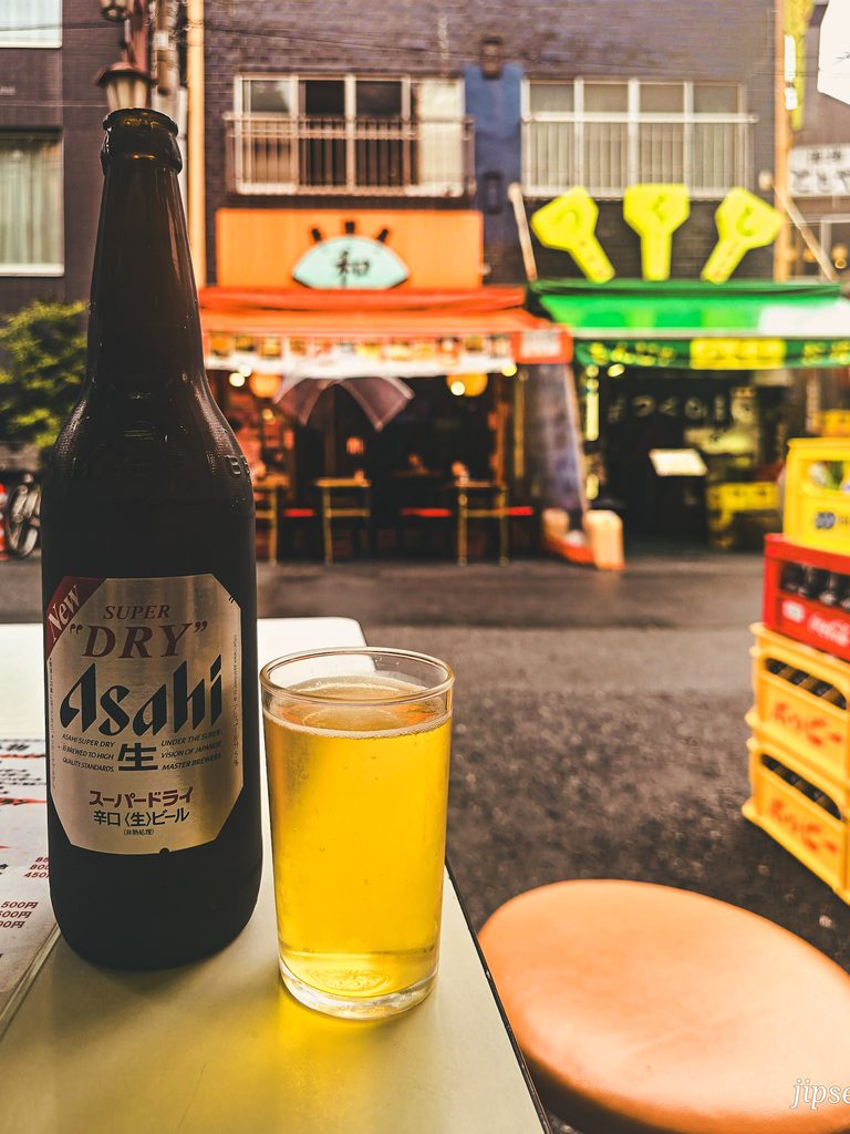 asahi biere japonaise servie sur la terrasse de Motsukushi