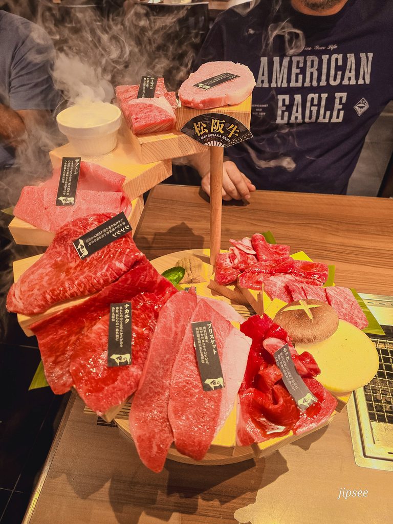 plateau d'assortiment de boeuf wagyu dans un restaurant d'asakusa a tokyo