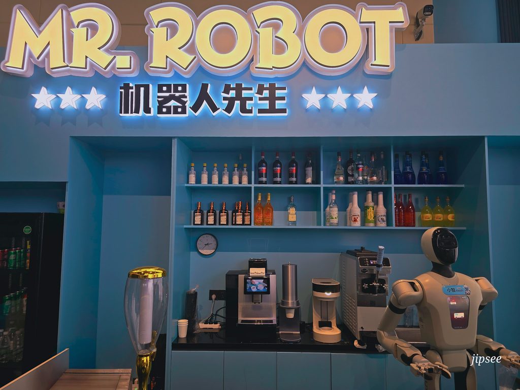 cafe bar tenu par un robot a coco park shenzhen