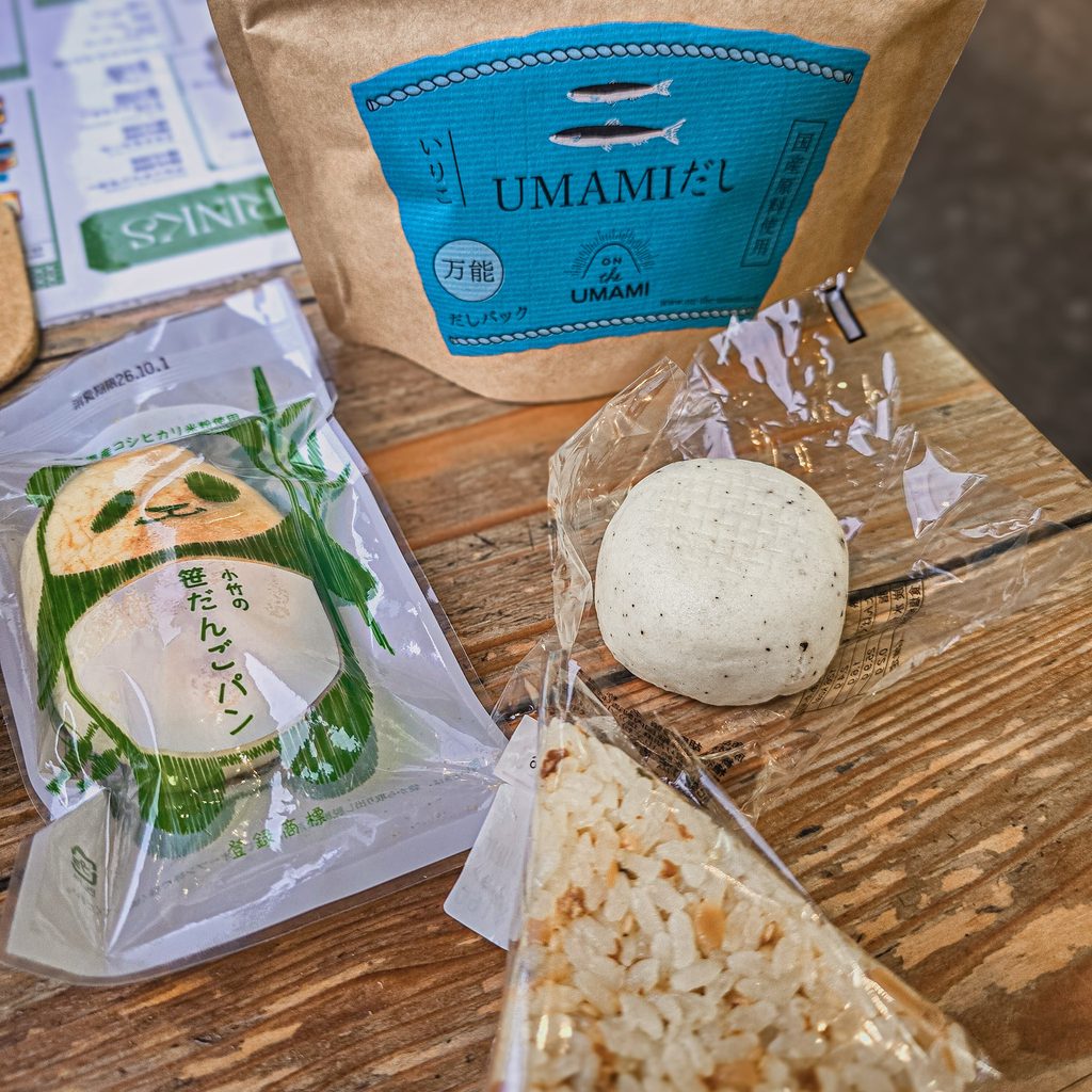session shopping pour un gouter chez bee cheng hiang ginza mochi onigiri epices et biscuit