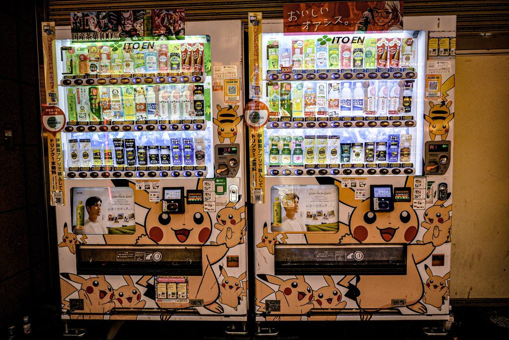 distributeur de boissons au look de pikatchu a osaka