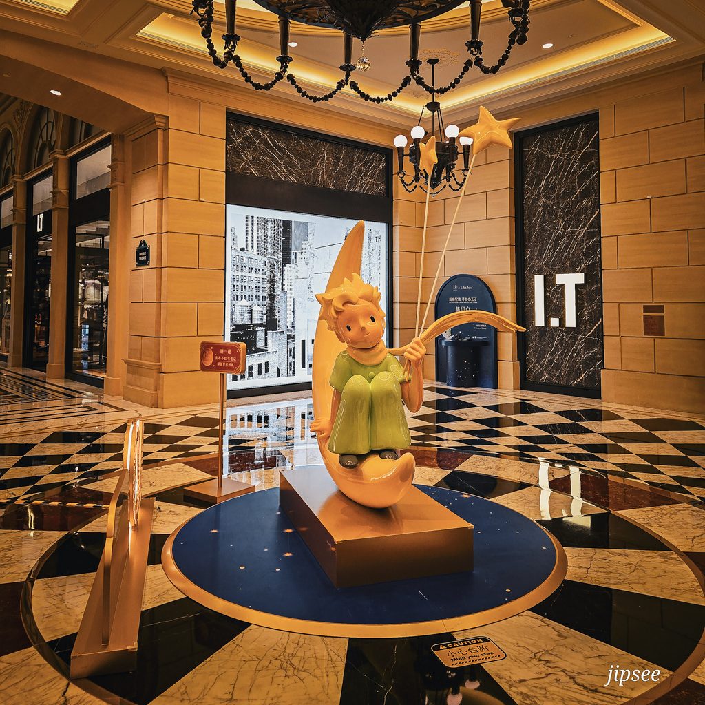 decoration le petit prince hotel paris a macao