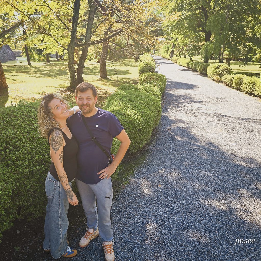 pause photo dans le jardin du chateau nijo a kyoto