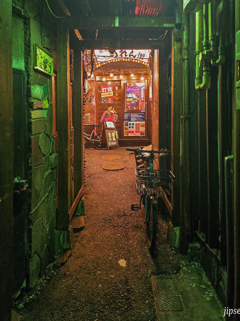 ruelle traditionnelle de golden gai a tokyo