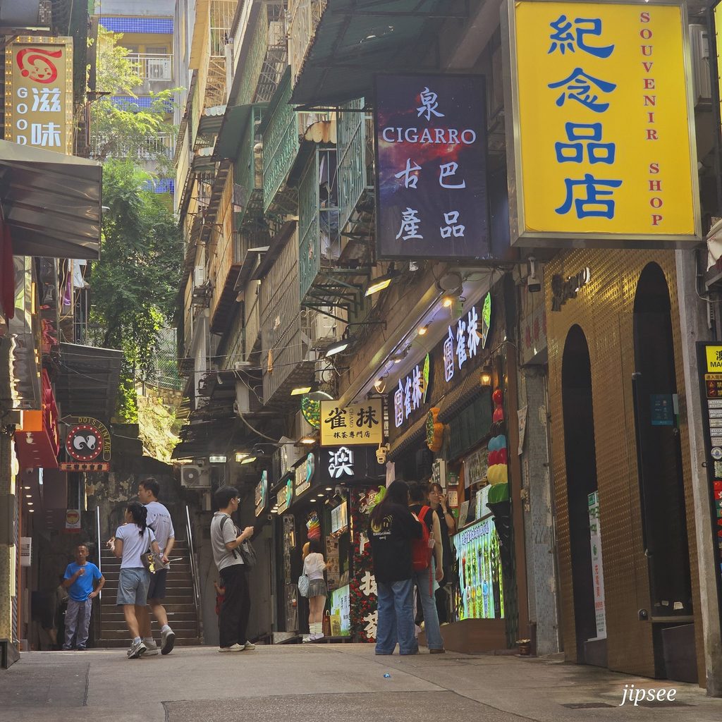 ruelle animée du vieux macao en chine