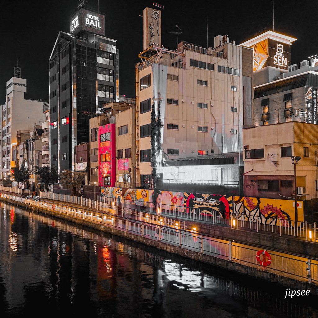 street art a osaka en bord de riviere